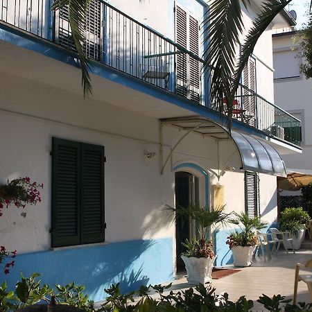 Hotel Ornella Лидо Ди Камайоре Екстериор снимка