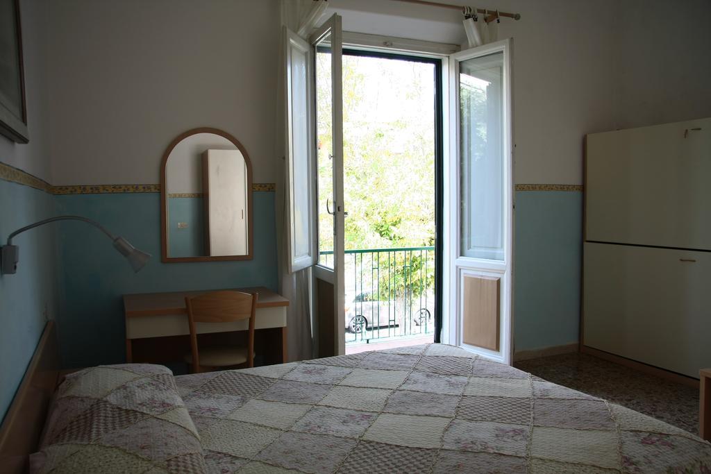 Hotel Ornella Лидо Ди Камайоре Екстериор снимка