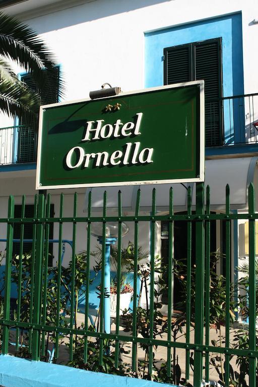 Hotel Ornella Лидо Ди Камайоре Екстериор снимка